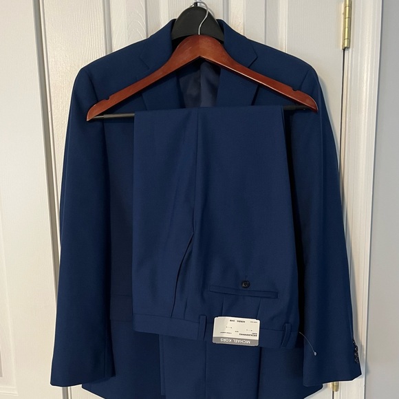 Men’s Micheal Kors Suit - Picture 2 of 13